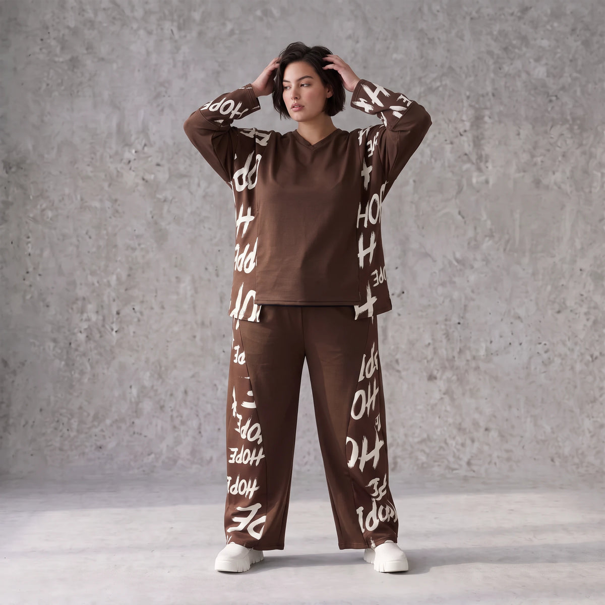 Braune Fleece Ballonhose mit Stretch Schnürbund und Taschen für winterlichen Komfort
