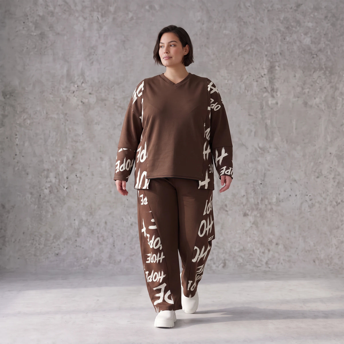 Braune Fleece Ballonhose mit Stretch Schnürbund und Taschen für winterlichen Komfort