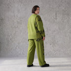 Olivgrüne Ballonhose aus Fleece mit Stretch und Schnürbund für modische Winterlooks