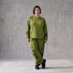 Olivgrüne Ballonhose aus Fleece mit Stretch und Schnürbund für modische Winterlooks