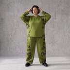 Olivgrüne Ballonhose aus Fleece mit Stretch und Schnürbund für modische Winterlooks