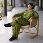 Olivgrüne Ballonhose aus Fleece mit Stretch und Schnürbund für modische Winterlooks