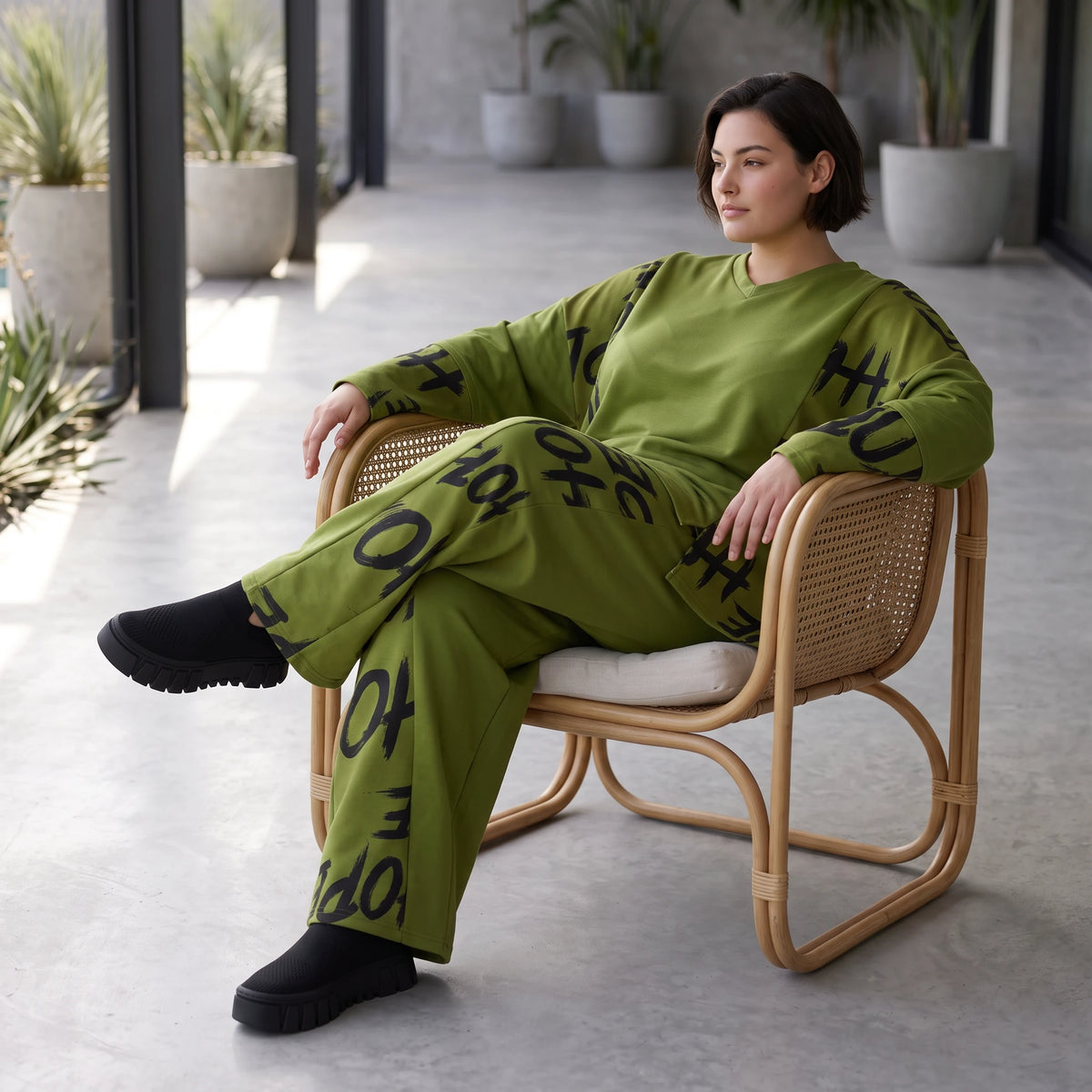 Olivgrüne Ballonhose aus Fleece mit Stretch und Schnürbund für modische Winterlooks