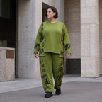 Olivgrüne Ballonhose aus Fleece mit Stretch und Schnürbund für modische Winterlooks
