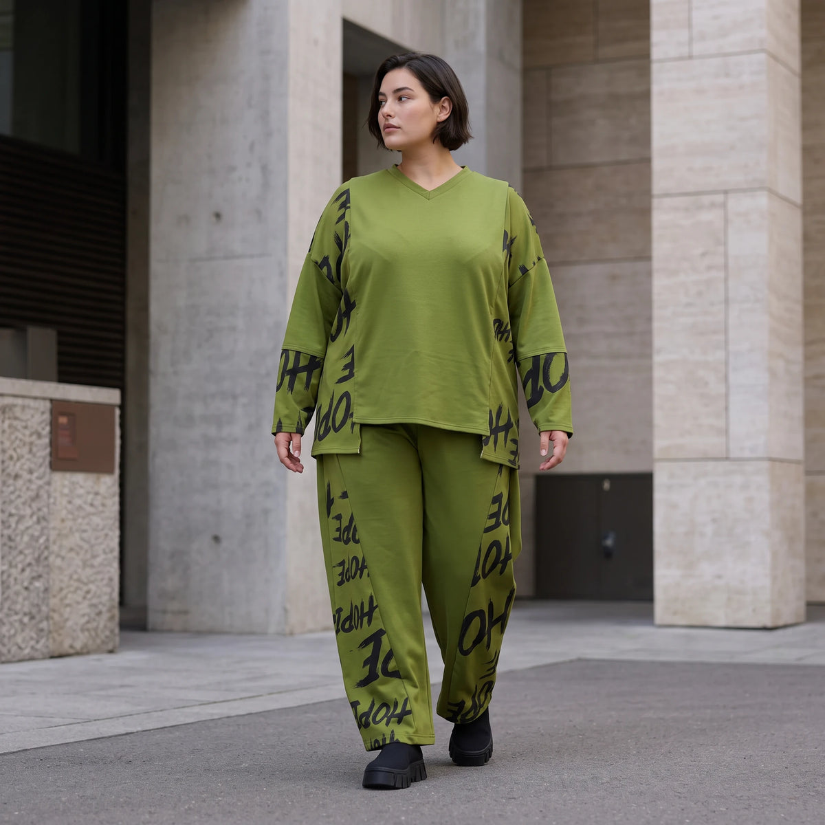 Olivgrüne Ballonhose aus Fleece mit Stretch und Schnürbund für modische Winterlooks