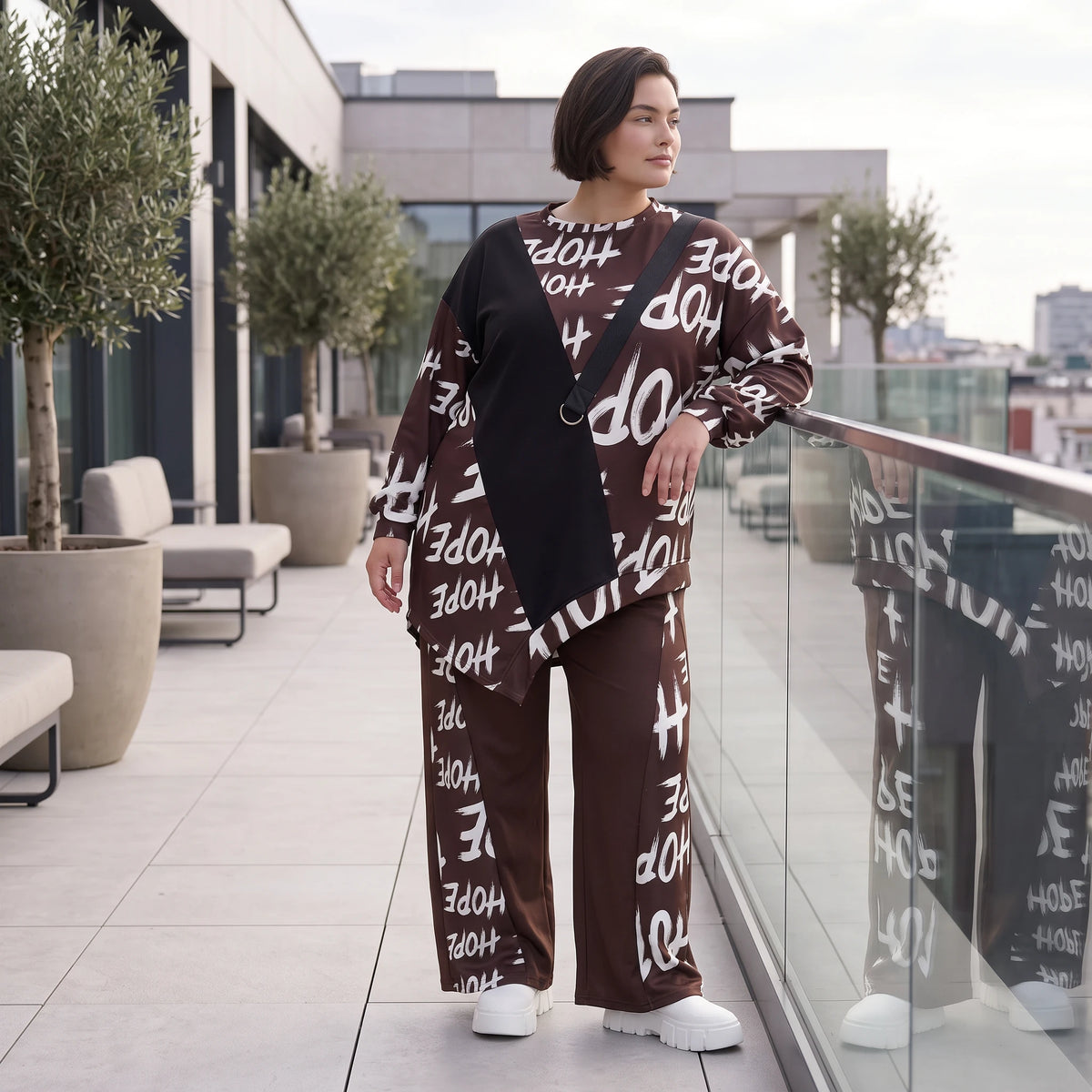 Braunes Fleeceshirt mit asymmetrischem Schnitt und Zipfelsaum weich und herrlich warm
