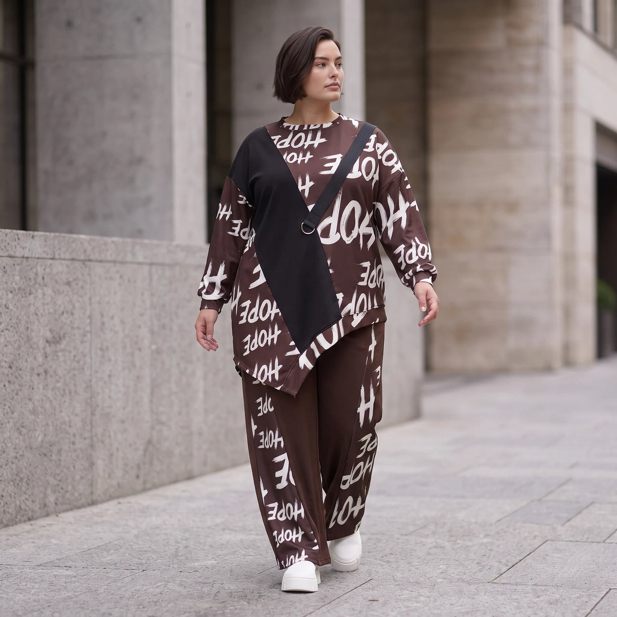 Braunes Fleeceshirt mit asymmetrischem Schnitt und Zipfelsaum weich und herrlich warm