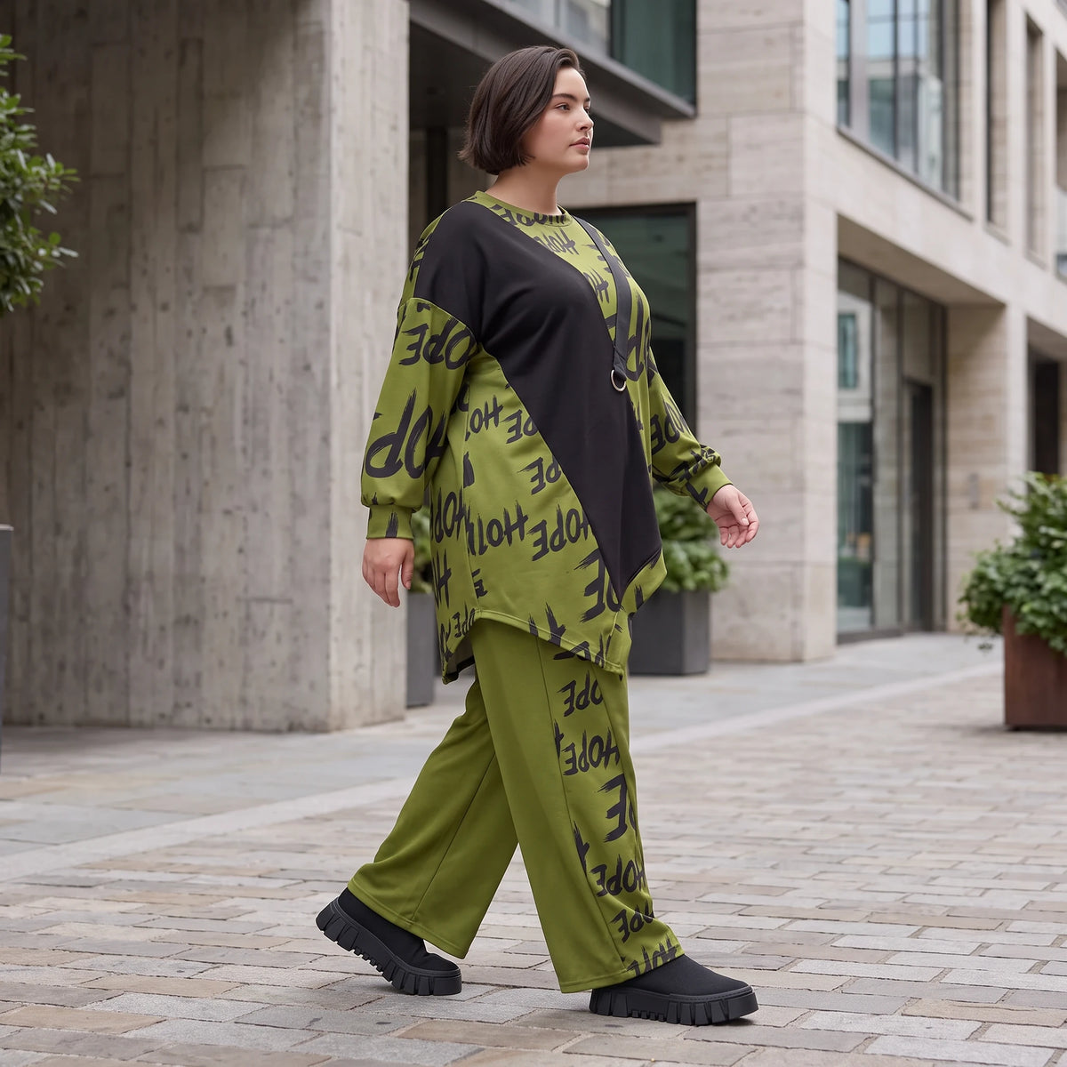 Olivgrünes Fleeceshirt mit asymmetrischem Schnitt und Zipfelsaum weich und wärmend