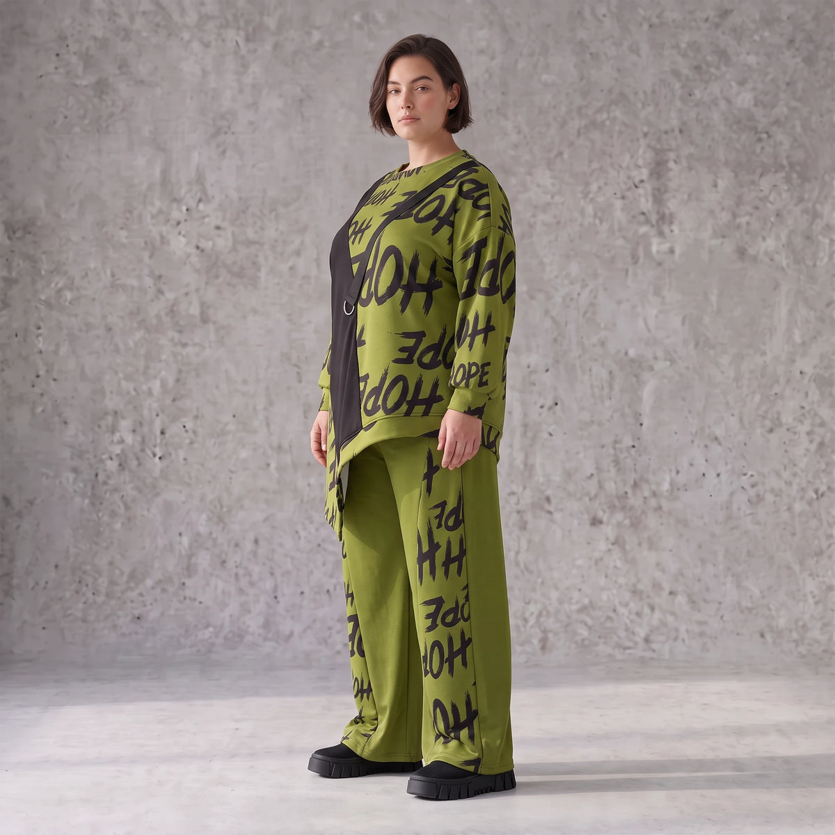 Olivgrünes Fleeceshirt mit asymmetrischem Schnitt und Zipfelsaum weich und wärmend