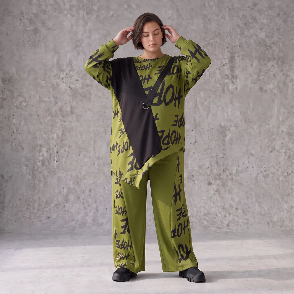 Olivgrünes Fleeceshirt mit asymmetrischem Schnitt und Zipfelsaum weich und wärmend