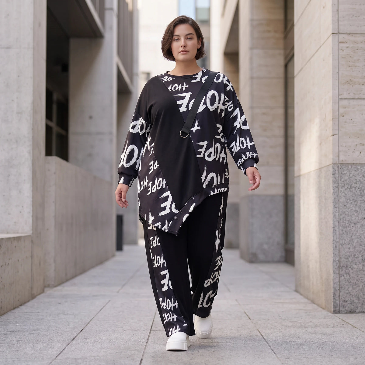 Kuscheliges Fleeceshirt mit asymmetrischem Schnitt und Zipfelsaum aus dehnbarem Stoff