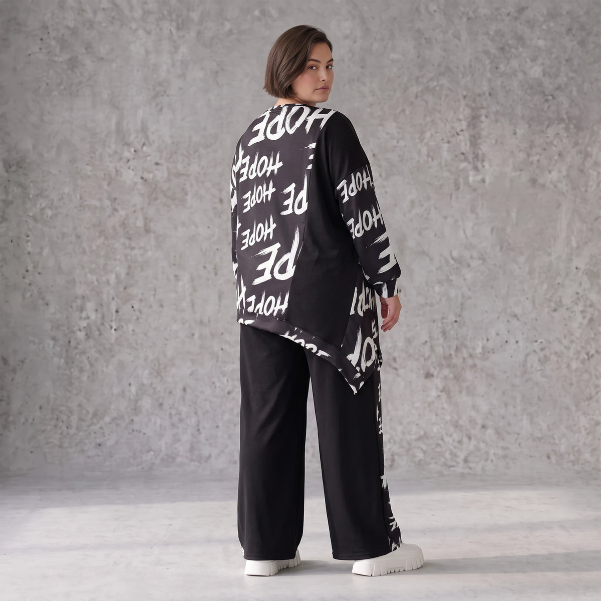 Kuscheliges Fleeceshirt mit asymmetrischem Schnitt und Zipfelsaum aus dehnbarem Stoff