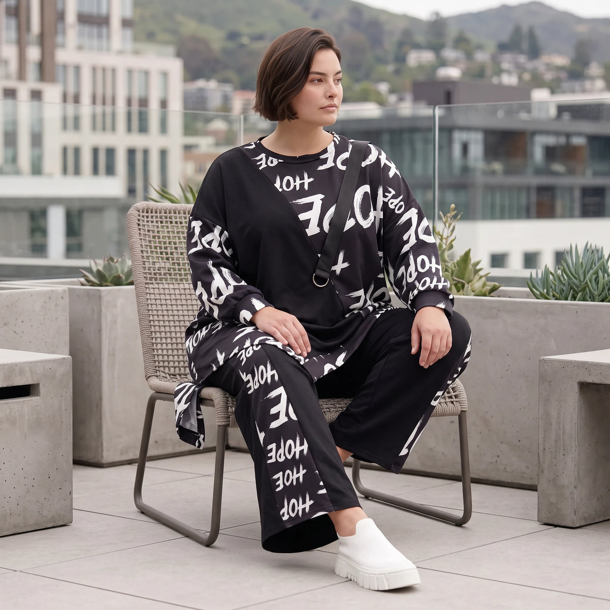 Kuscheliges Fleeceshirt mit asymmetrischem Schnitt und Zipfelsaum aus dehnbarem Stoff