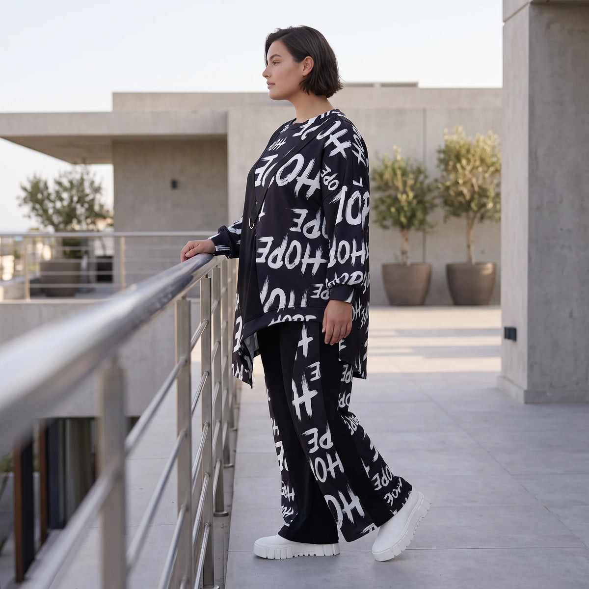 Kuscheliges Fleeceshirt mit asymmetrischem Schnitt und Zipfelsaum aus dehnbarem Stoff