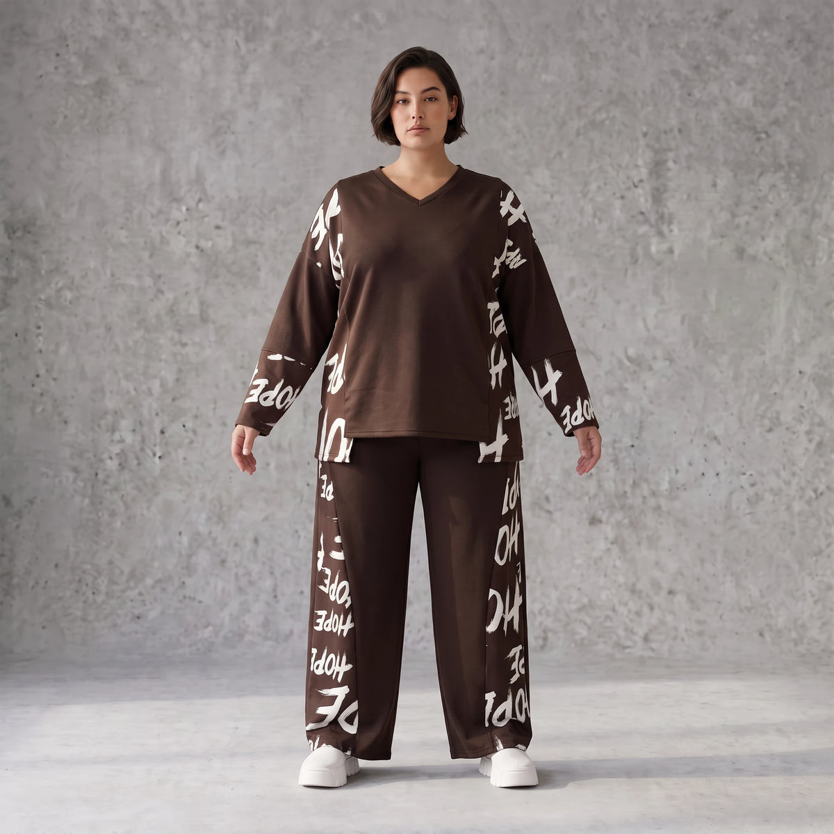 Braunes Fleeceshirt aus Stretchstoff mit V-Ausschnitt in geradem Schnitt weich und warm