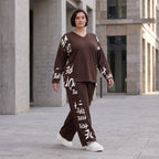 Braunes Fleeceshirt aus Stretchstoff mit V-Ausschnitt in geradem Schnitt weich und warm
