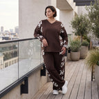 Braunes Fleeceshirt aus Stretchstoff mit V-Ausschnitt in geradem Schnitt weich und warm