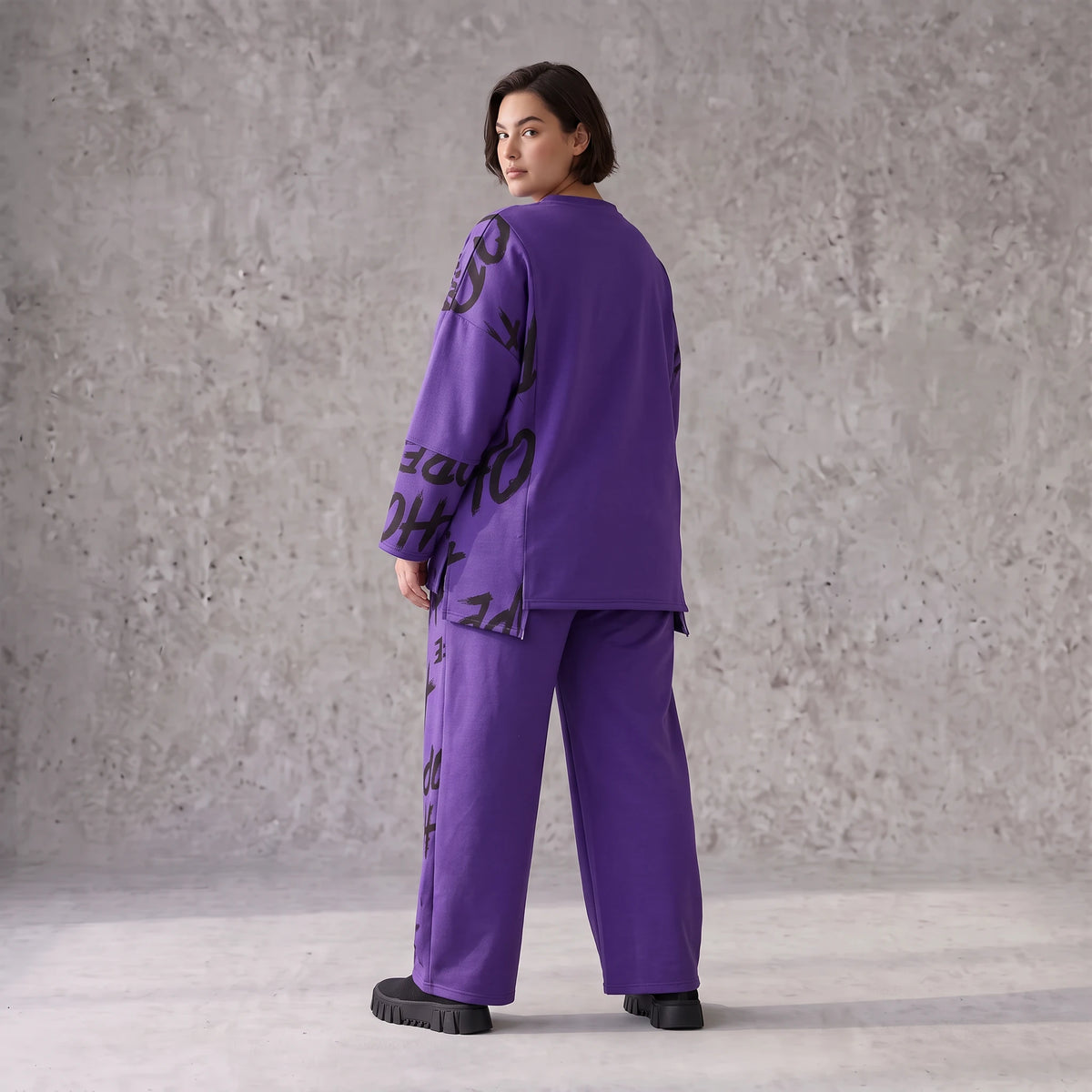 Lila Fleeceshirt mit V-Ausschnitt und Langarm weich warm im geraden Schnitt Stretchfit
