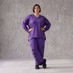 Lila Fleeceshirt mit V-Ausschnitt und Langarm weich warm im geraden Schnitt Stretchfit