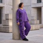 Lila Fleeceshirt mit V-Ausschnitt und Langarm weich warm im geraden Schnitt Stretchfit