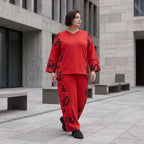 Rotes Fleeceshirt mit V-Ausschnitt aus weichem Stretchmaterial warm und alltagstauglich