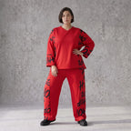 Rotes Fleeceshirt mit V-Ausschnitt aus weichem Stretchmaterial warm und alltagstauglich
