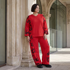 Rotes Fleeceshirt mit V-Ausschnitt aus weichem Stretchmaterial warm und alltagstauglich