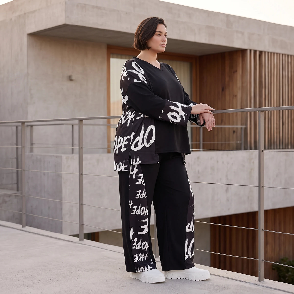 Fleeceshirt mit V-Ausschnitt in einfarbigem Look aus warmem Stretch mit geradem Schnitt