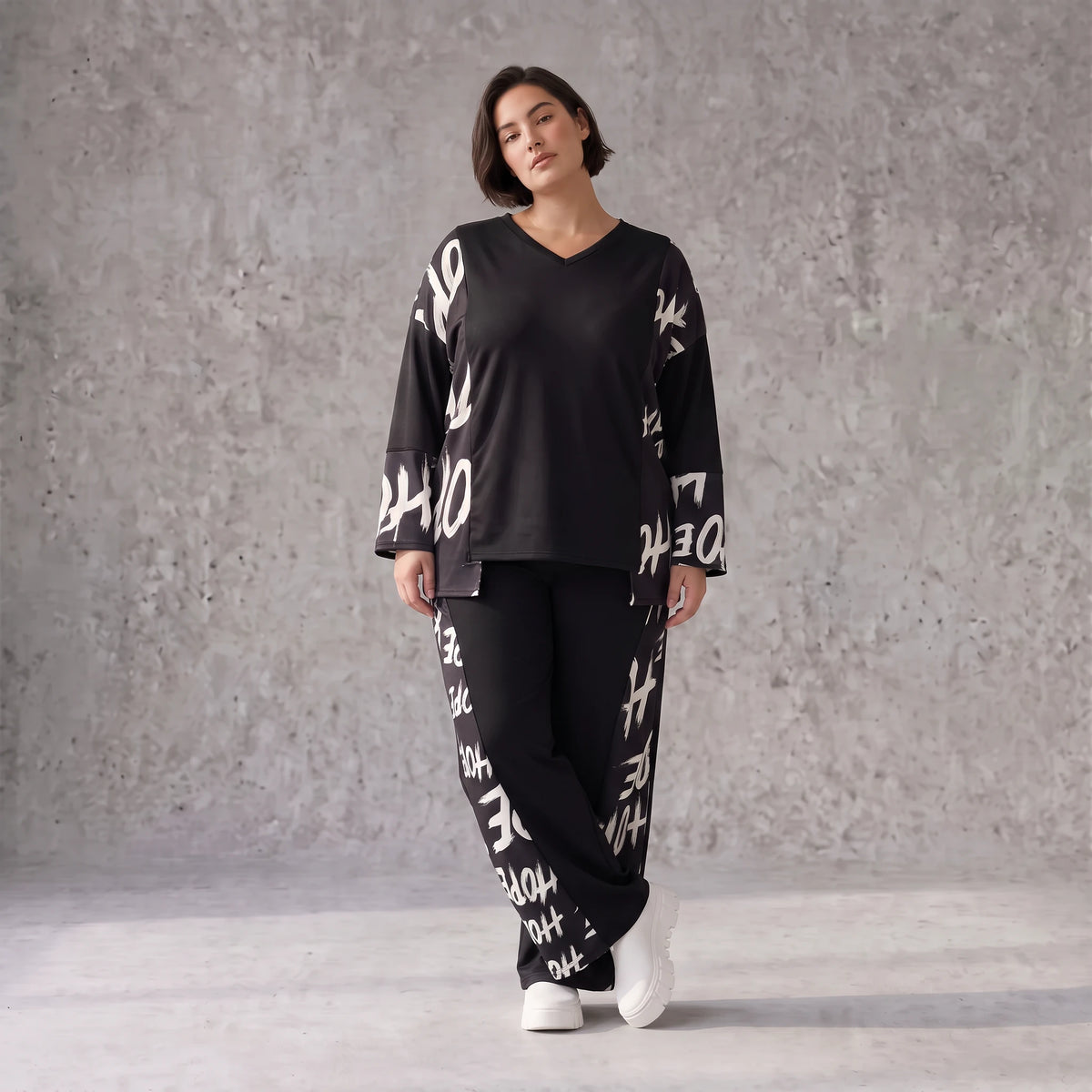 Fleeceshirt mit V-Ausschnitt in einfarbigem Look aus warmem Stretch mit geradem Schnitt