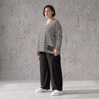 Langarmshirt aus Jersey mit Stretch in Schwarz/Weiss locker geschnitten mit V-Ausschnitt