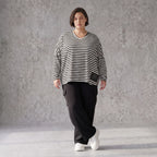Langarmshirt aus Jersey mit Stretch in Schwarz/Weiss locker geschnitten mit V-Ausschnitt