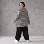 A-Linie Langarmshirt aus feinem Stretchjersey in Schwarz/Weiß mit seitlichen Schlitzen
