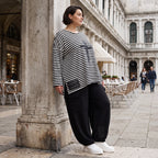 A-Linie Langarmshirt aus feinem Stretchjersey in Schwarz/Weiß mit seitlichen Schlitzen
