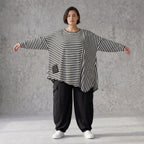 Langarmshirt in Schwarz/Weiß aus weichem Stretchjersey mit asymmetrischem Zipfelsaum