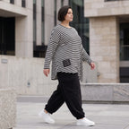 Langarmshirt in Schwarz/Weiß aus weichem Stretchjersey mit asymmetrischem Zipfelsaum