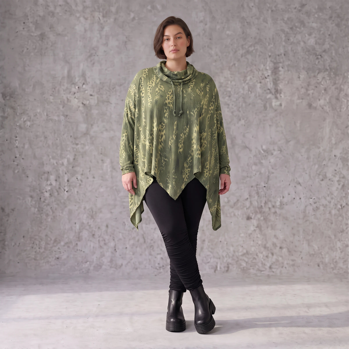 Jerseyshirt mit Rollkragen in Olivgrün/Beige aus Stretchstoff mit bequemer A-Linie