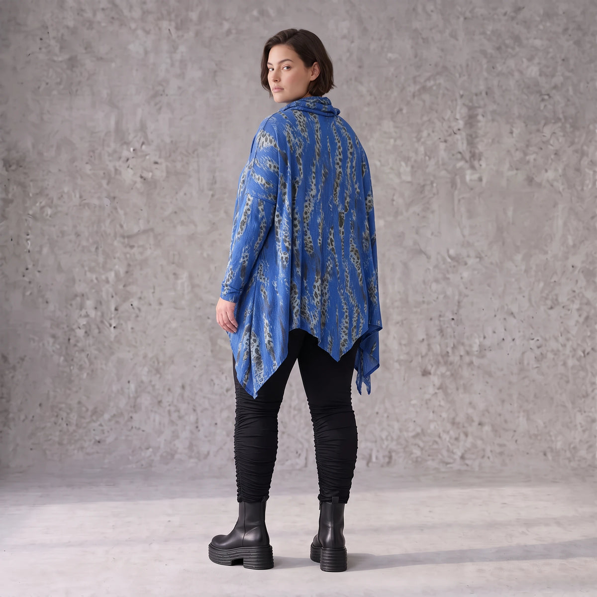 Wintershirt aus Baumwolle in A-Linie mit weichem Rollkragen Tunnelzug und Zipfelsaum