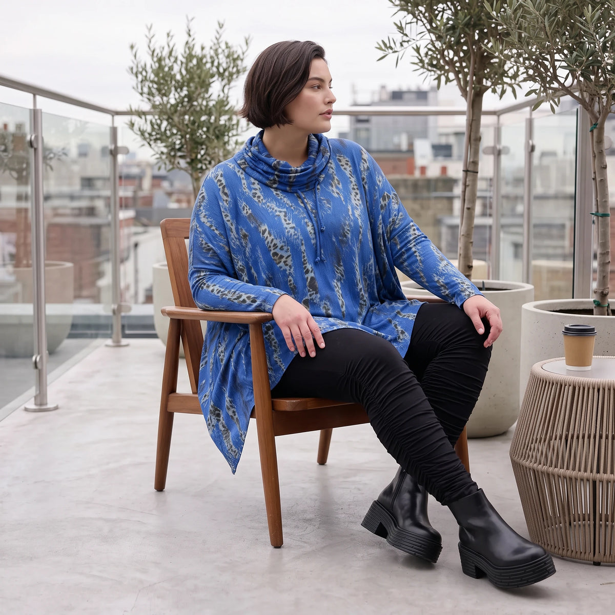 Wintershirt aus Baumwolle in A-Linie mit weichem Rollkragen Tunnelzug und Zipfelsaum