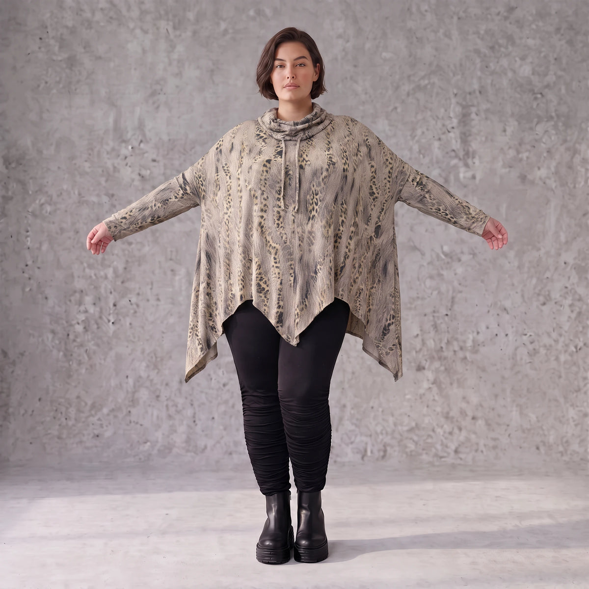 Langarmshirt aus Baumwolle in Beige/Braun mit Rollkragen Tunnelzug und A-Linie Zipfelsaum