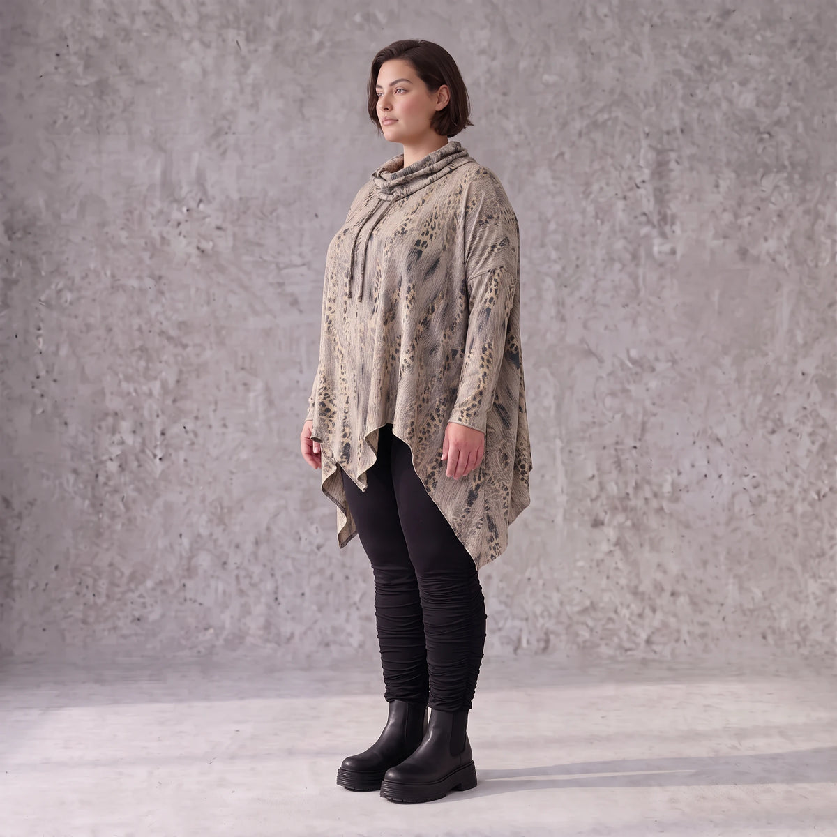 Langarmshirt aus Baumwolle in Beige/Braun mit Rollkragen Tunnelzug und A-Linie Zipfelsaum