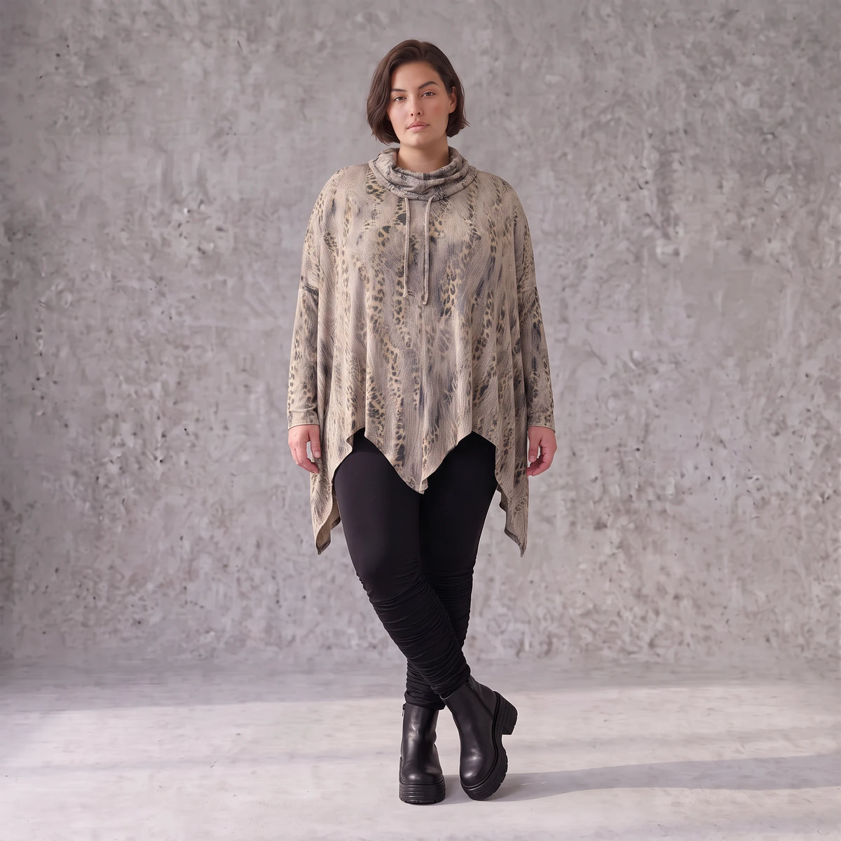 Langarmshirt aus Baumwolle in Beige/Braun mit Rollkragen Tunnelzug und A-Linie Zipfelsaum