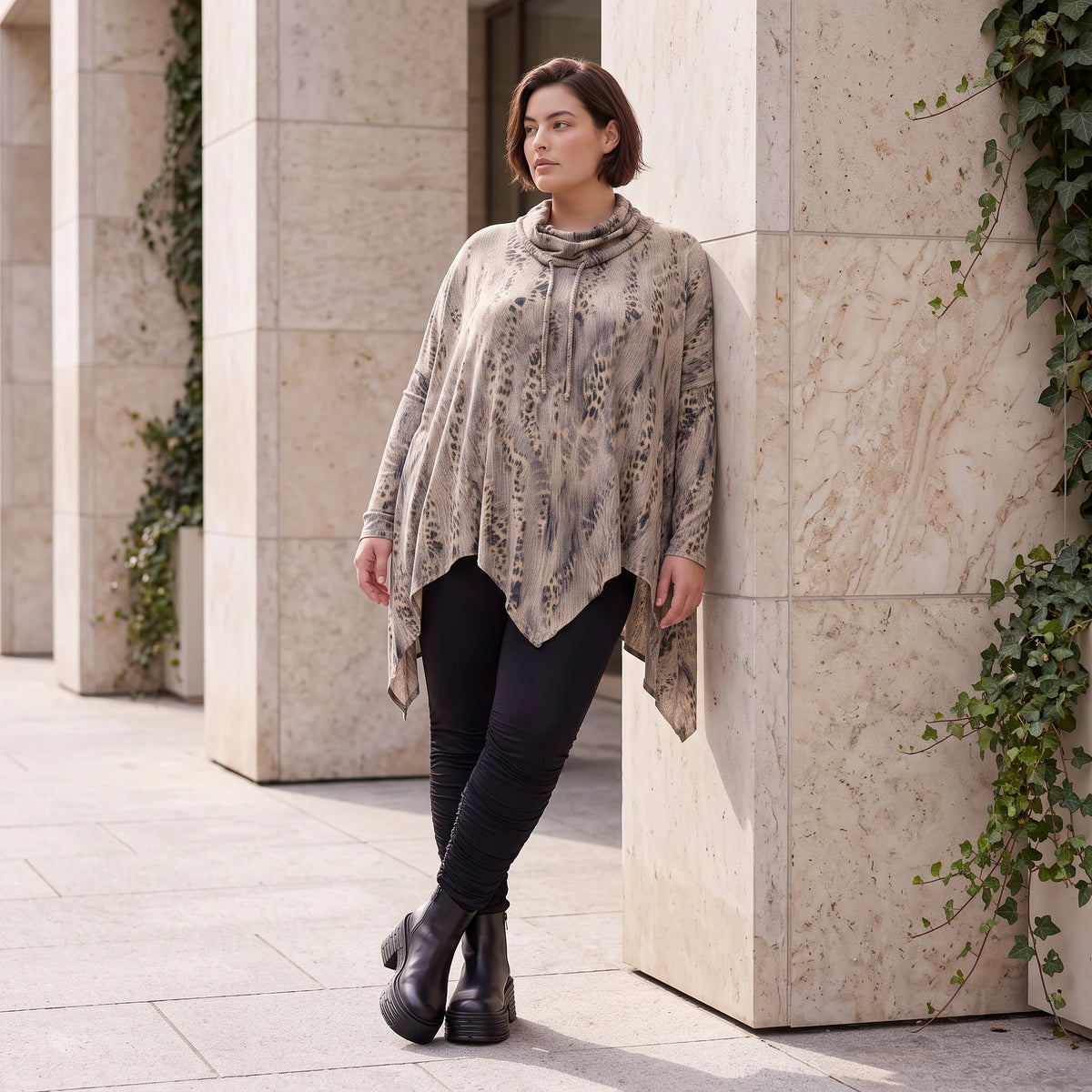 Langarmshirt aus Baumwolle in Beige/Braun mit Rollkragen Tunnelzug und A-Linie Zipfelsaum