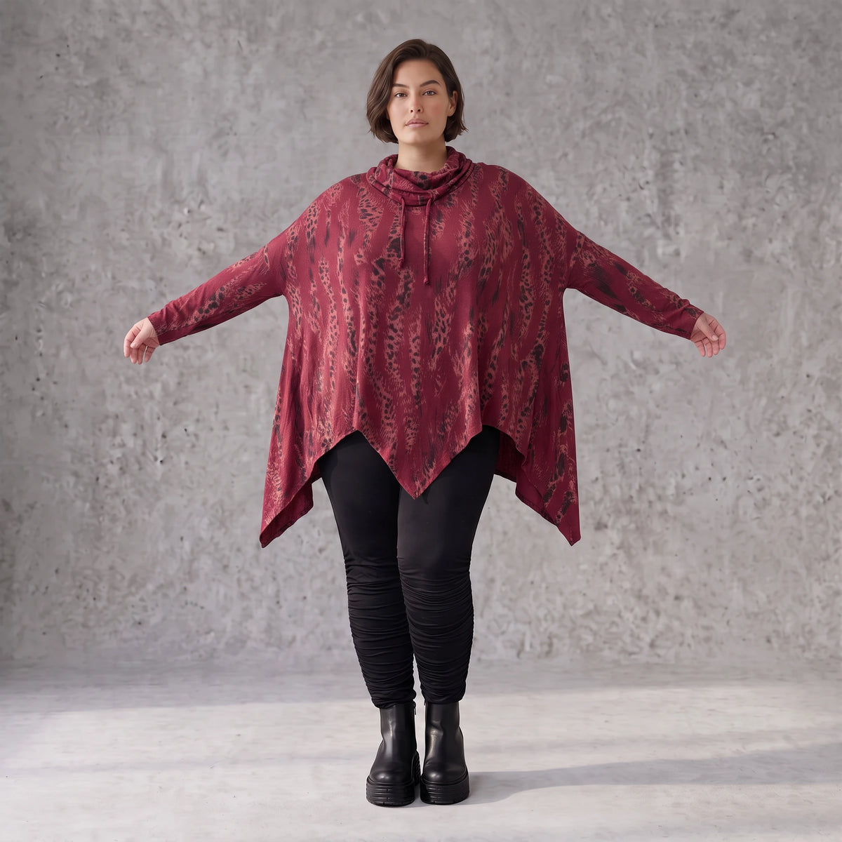 Rollkragenshirt in A-Linie aus Baumwolljersey in Bordeaux/Schwarz mit Tunnelzug Zipfelsaum