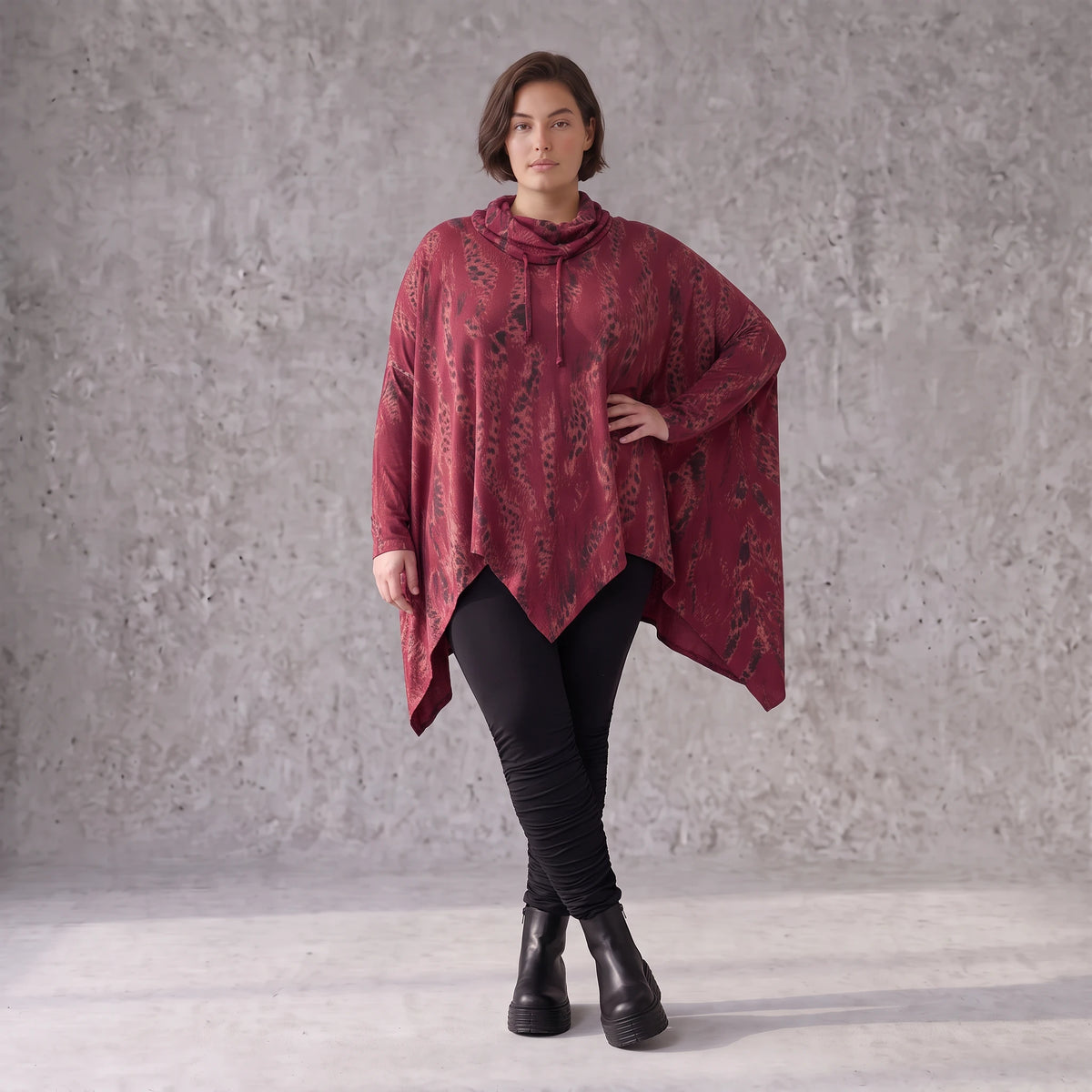 Rollkragenshirt in A-Linie aus Baumwolljersey in Bordeaux/Schwarz mit Tunnelzug Zipfelsaum