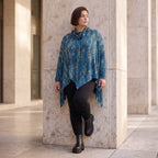 Wintershirt in Blau/Beige aus Baumwolljersey mit Rollkragen Tunnelzug und Zipfelsaum