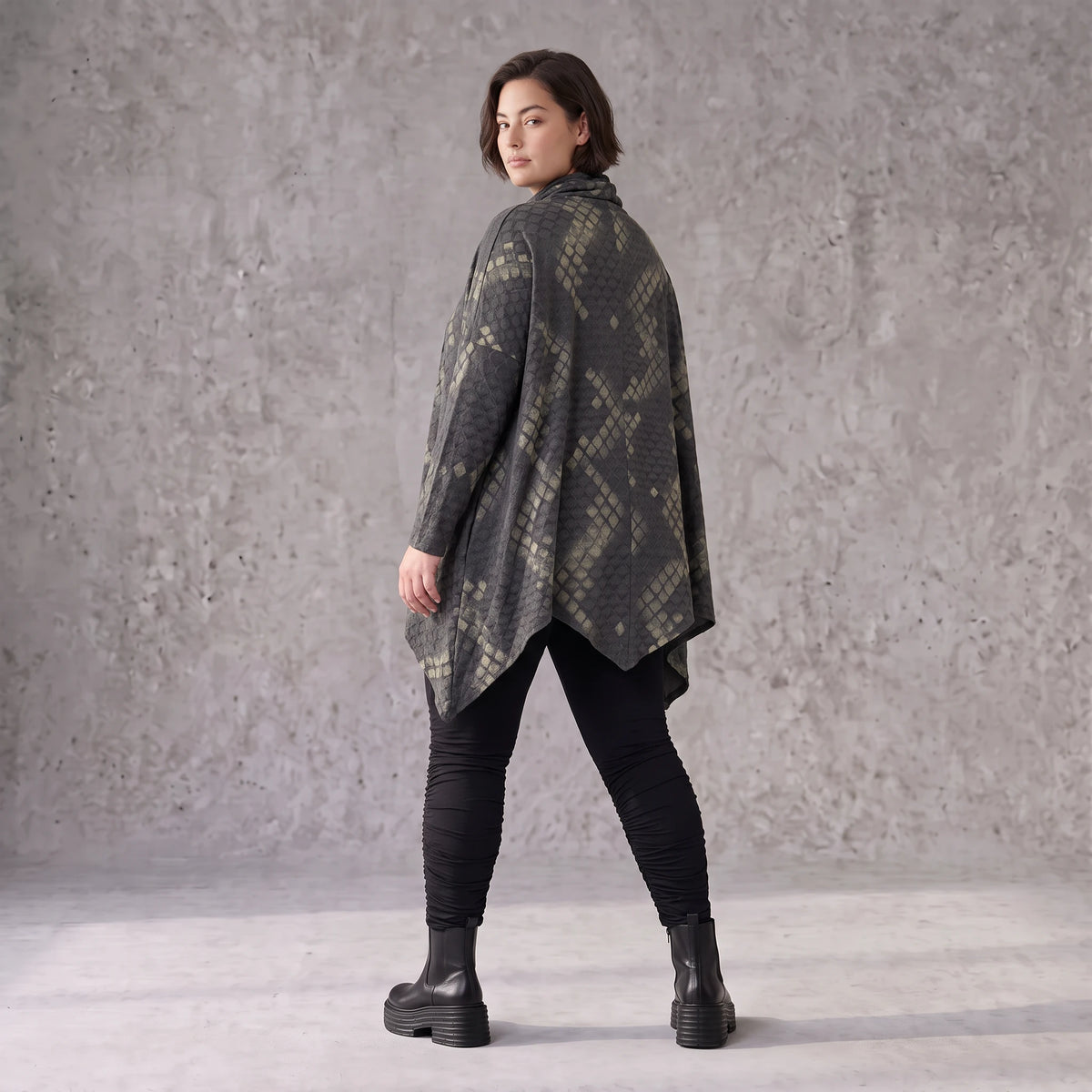 Langarmshirt aus Baumwolle in A-Linie Rollkragen Tunnelzug und asymmetrischem Zipfelsaum