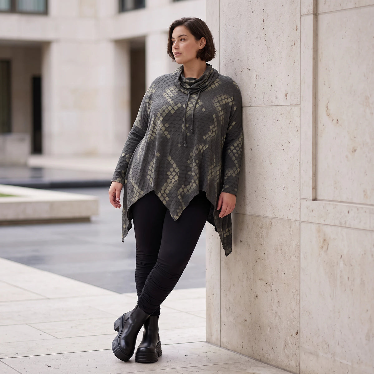 Langarmshirt aus Baumwolle in A-Linie Rollkragen Tunnelzug und asymmetrischem Zipfelsaum