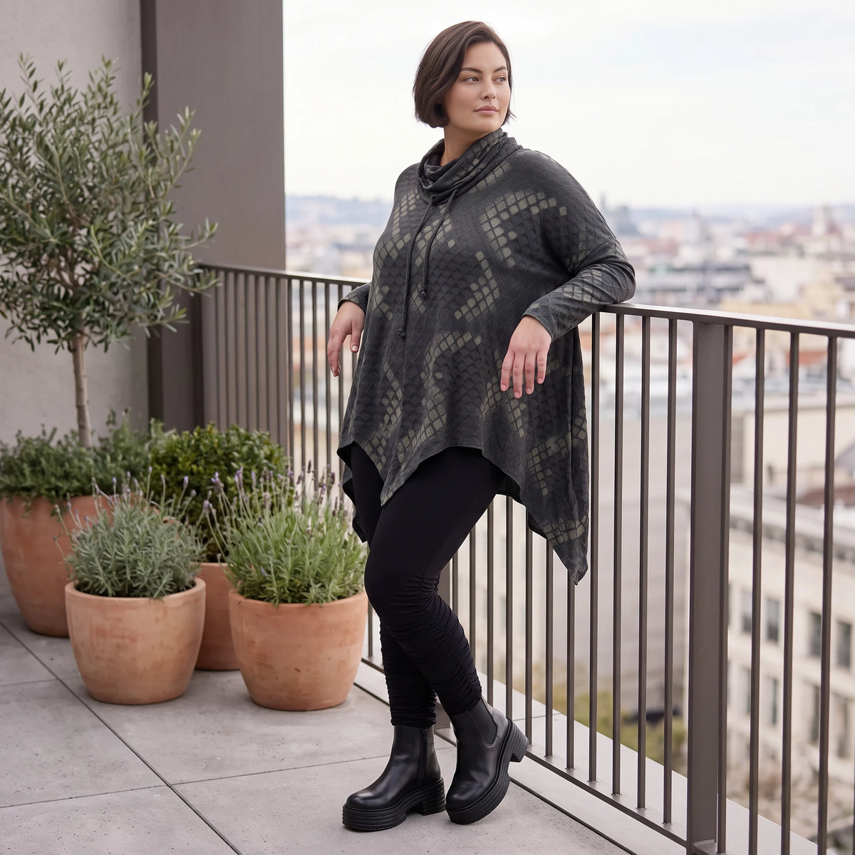 Langarmshirt aus Baumwolle in A-Linie Rollkragen Tunnelzug und asymmetrischem Zipfelsaum