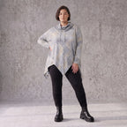 Baumwollshirt in Grau/Beige in A-Linie mit weichem Rollkragen Tunnelzug und Zipfelsaum