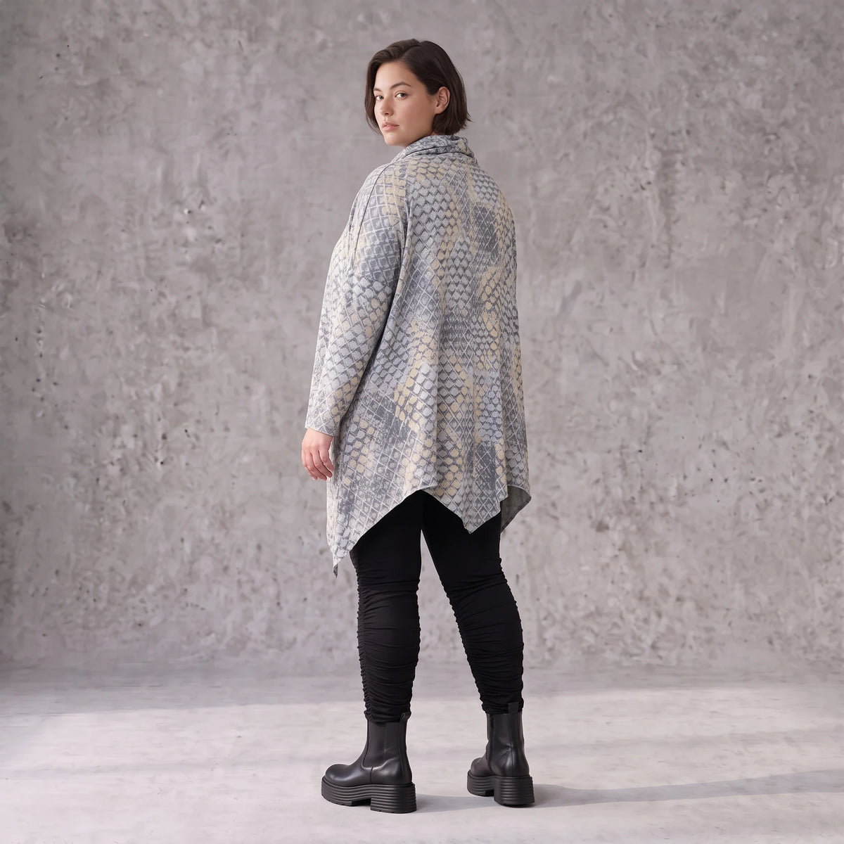 Baumwollshirt in Grau/Beige in A-Linie mit weichem Rollkragen Tunnelzug und Zipfelsaum
